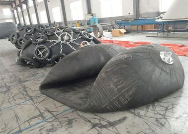 Amortisseur en caoutchouc pneumatique de bateau marin gonflable avec des pneus et des chaînes